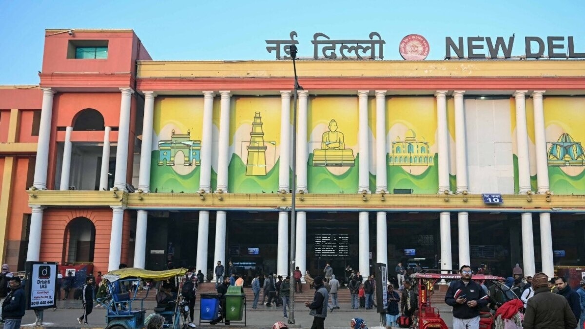 Sword-wielding Nihangs attack juice stall worker over Rs 10 payment dispute in Delhi