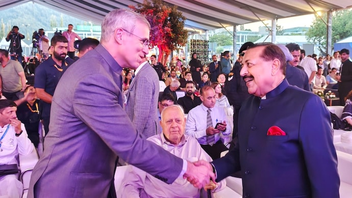J&K Chief Minister Omar Abdullah and Union Minister Jitendra Singh shake hands as NC chief Farooq Abdullah looks on during the inauguration of the first international film festival. (Photo: X/@DrJitendraSingh)