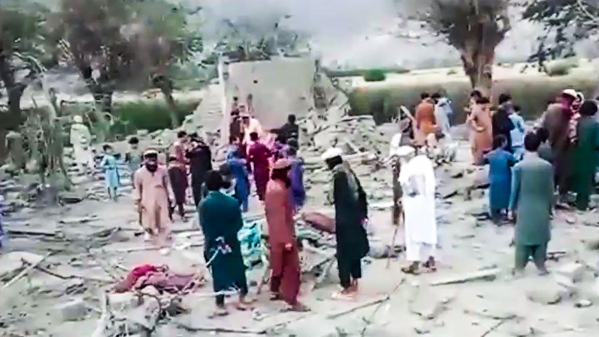 3 killed after Pakistan bombs Afghanistan again, border clashes escalate