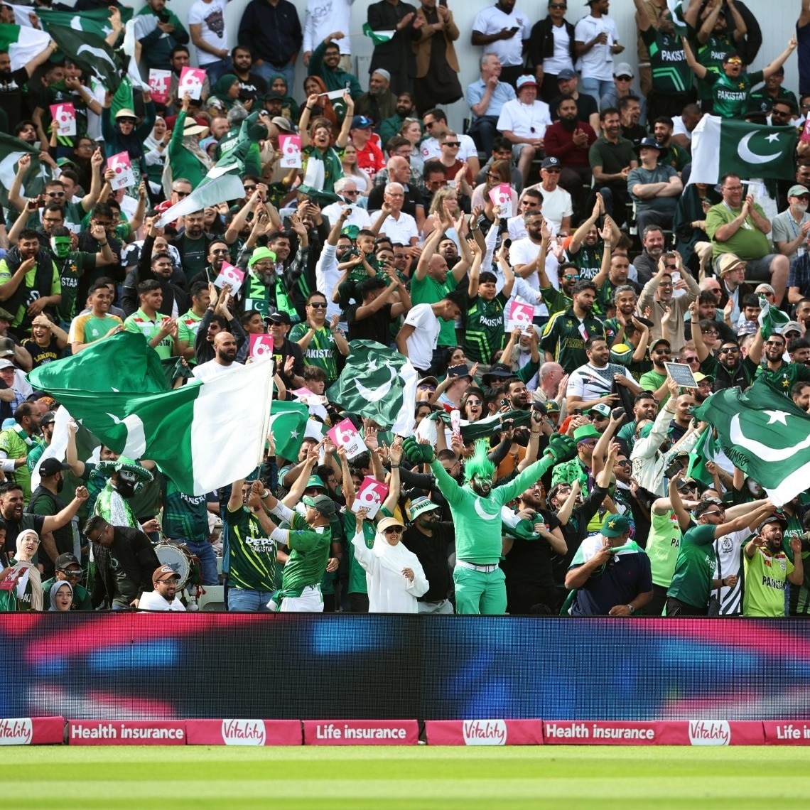 Pakistan cricket team mistaken for asylum seekers during Portsmouth protest