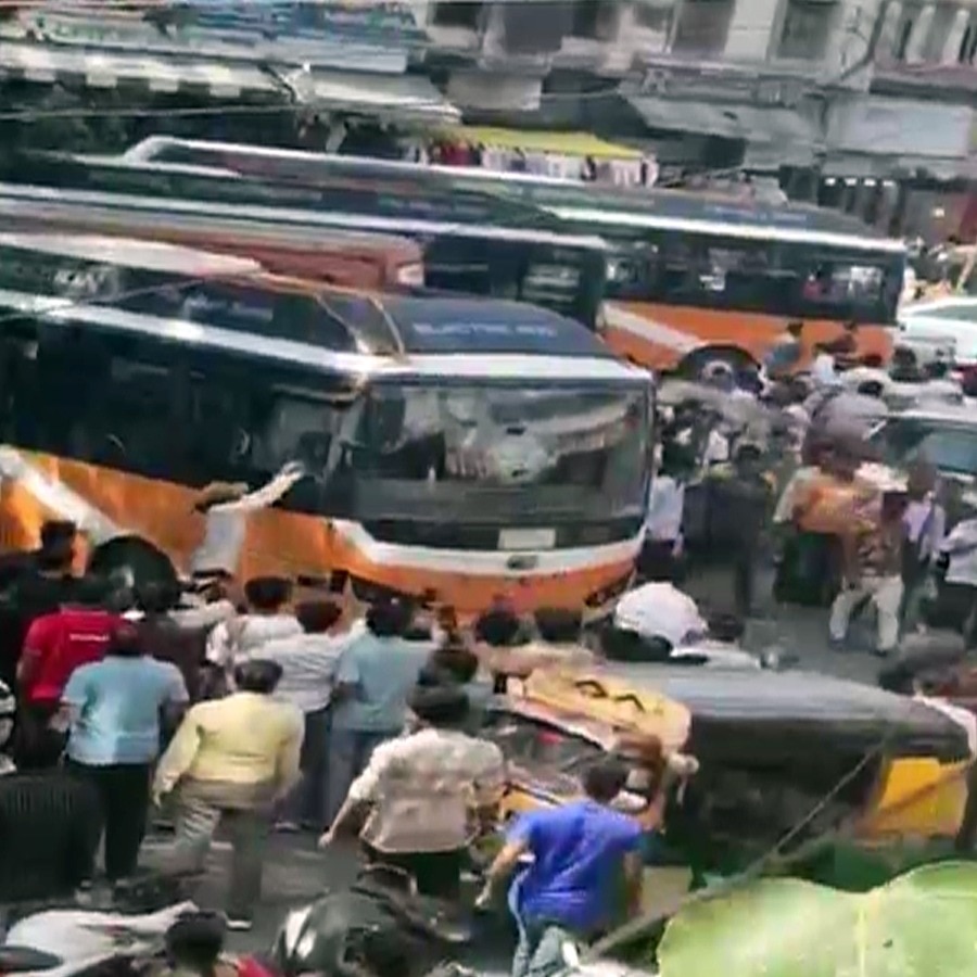 Bus ploughs through crowd in Indore, crushes multiple autos; 1 dead, 2 injured