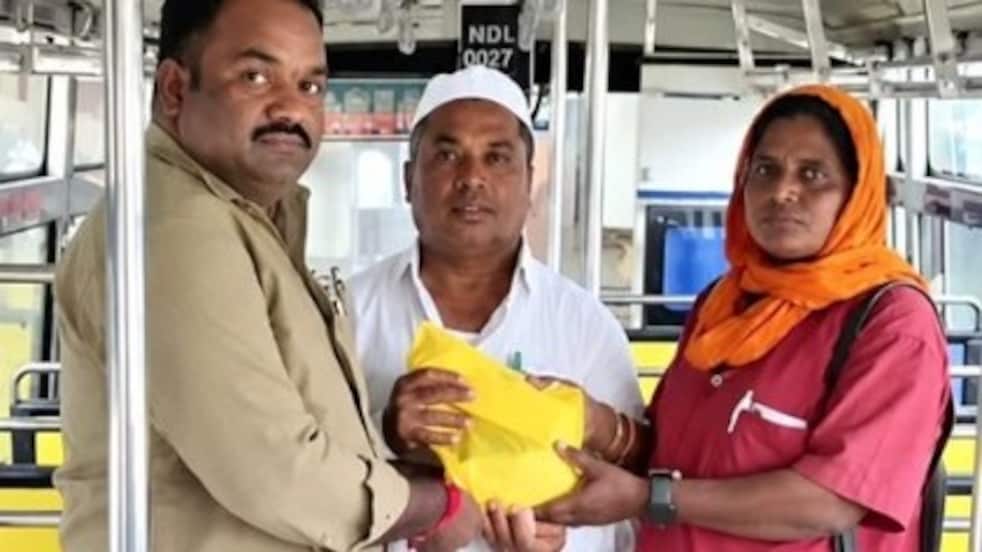 Passenger forgets Rs 3 lakh on bus, TGSRTC staff ensure its safe return
