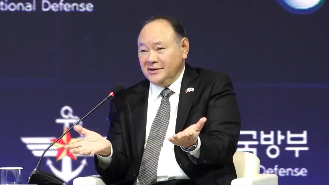Philippines defence chief gets China note mid-speech. Here's what he did next