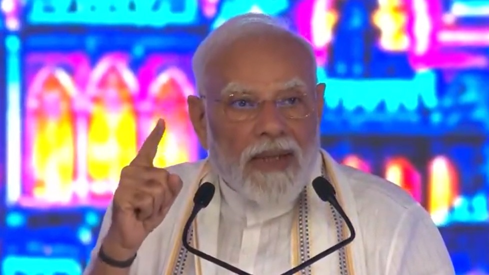 मुंबई: पीएम मोदी के कार्यक्रम से पहले फर्जी पीएमओ अधिकारी और हथियारबंद सुरक्षाकर्मी हिरासत में