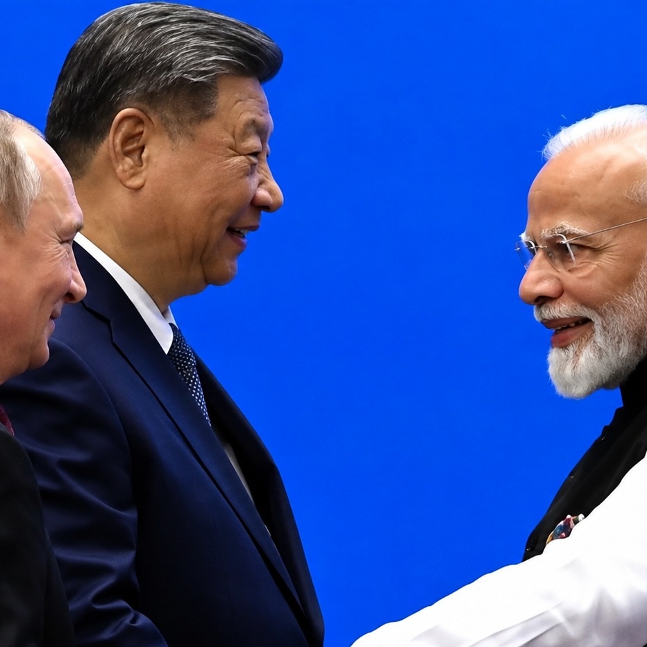 PM Modi, Putin and Xi make a statement with handshake moment at SCO Summit
