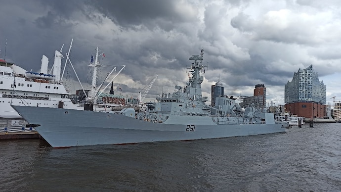 The PNS Zulfiquar moored at a port in Hamburg in 2021 (Photo: Wikicommons/DrHok under CC 4.0)