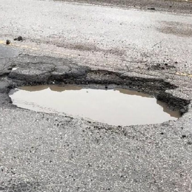 Govt to use AI system to identify road defects from phone videos