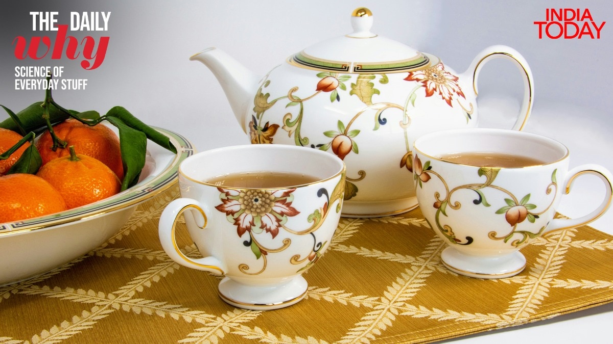 Why does tea dribble down the cup's side while pouring? Blame the teapot effect