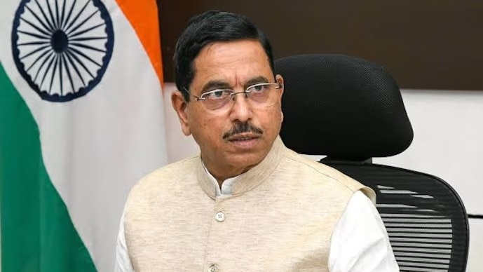 Education Minister speaks to Delhi CM, prays for those trapped in Satya Niketan