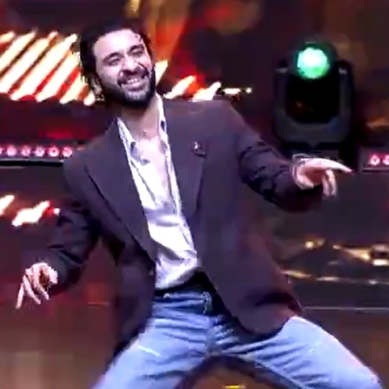 Raghav Juyal brings the house down with Aaya Sher dance at The Paradise event. Watch