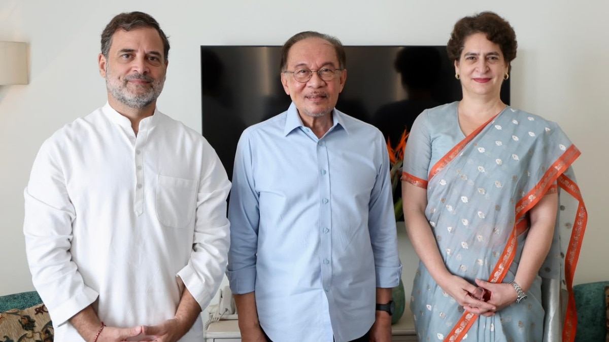 After tribute to Manmohan Singh, Malaysia PM meets Rahul Gandhi on Delhi visit