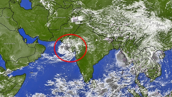 The warning comes as a broad cloud system remains active over western and central India. (Photo: Windy) Rain red alert monsoon