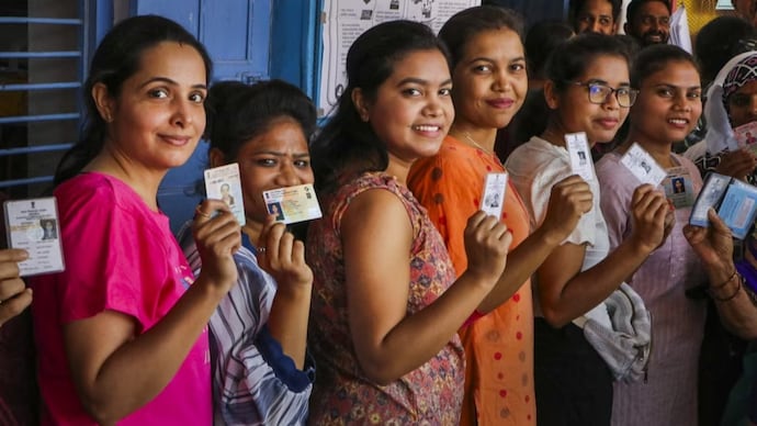 According to State Election Commission data, 87,60,884 voters can vote at 9,758 polling booths across Rajasthan. (Photo: PTI/File) राजस्थान में चुनावों की प्रणाली में होने वाला है बड़ा बदलाव (File Photo: PTI)