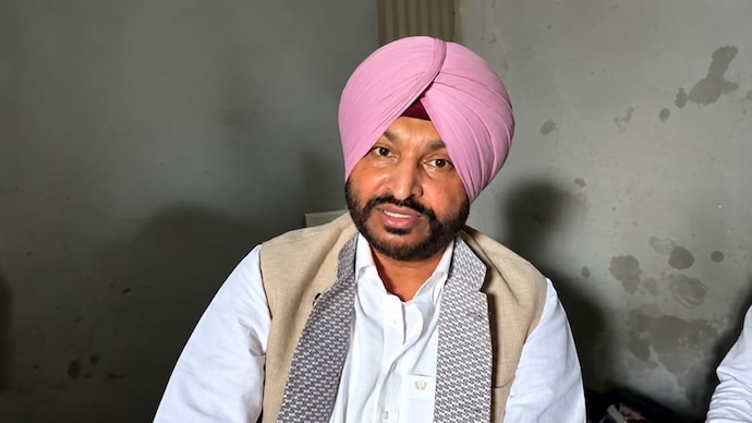 Ravneet Bittu blamed AAP for attack on his convoy in Punjab's Pathankot Ravneet Bittu blamed AAP for attack on his convoy in Punjab's Pathankot