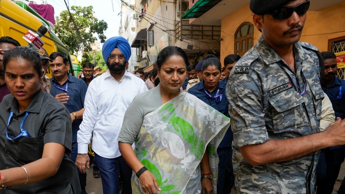 Will build hostels for 10,000 students: Rekha Gupta after Satya Niketan tragedy