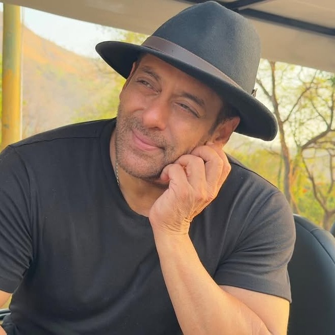 Hygiene maintained or...: Salman’s warning to friend has a Tukaram Mundhe twist
