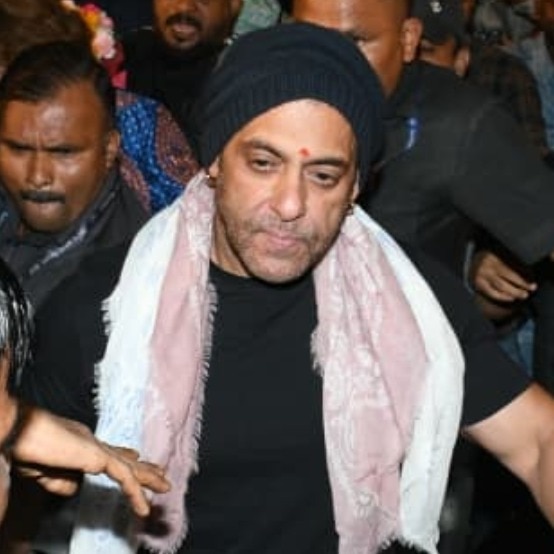 Salman Khan scolds driver after fan's foot comes under car. Watch