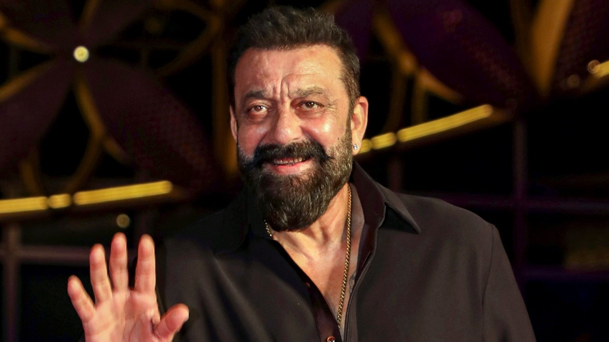 Sanjay Dutt checks on injured paparazzo, assures help. Fans call him real hero