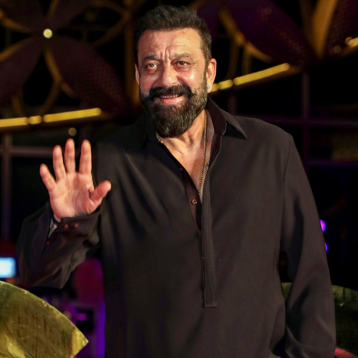 Sanjay Dutt assures injured paparazzo of help during Ganpati Darshan. Watch