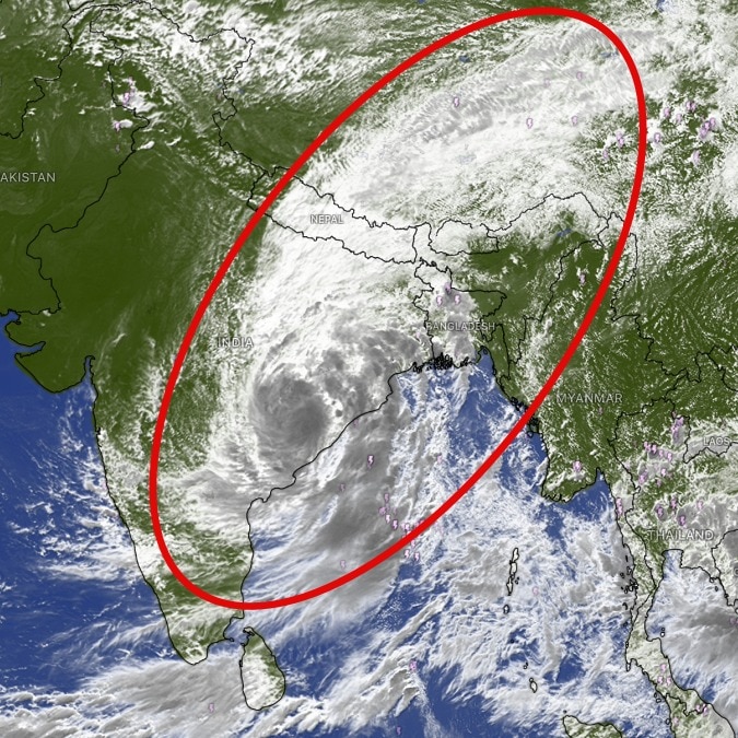 Massive 4,000-km-long cloud band connecting India and China seen from space