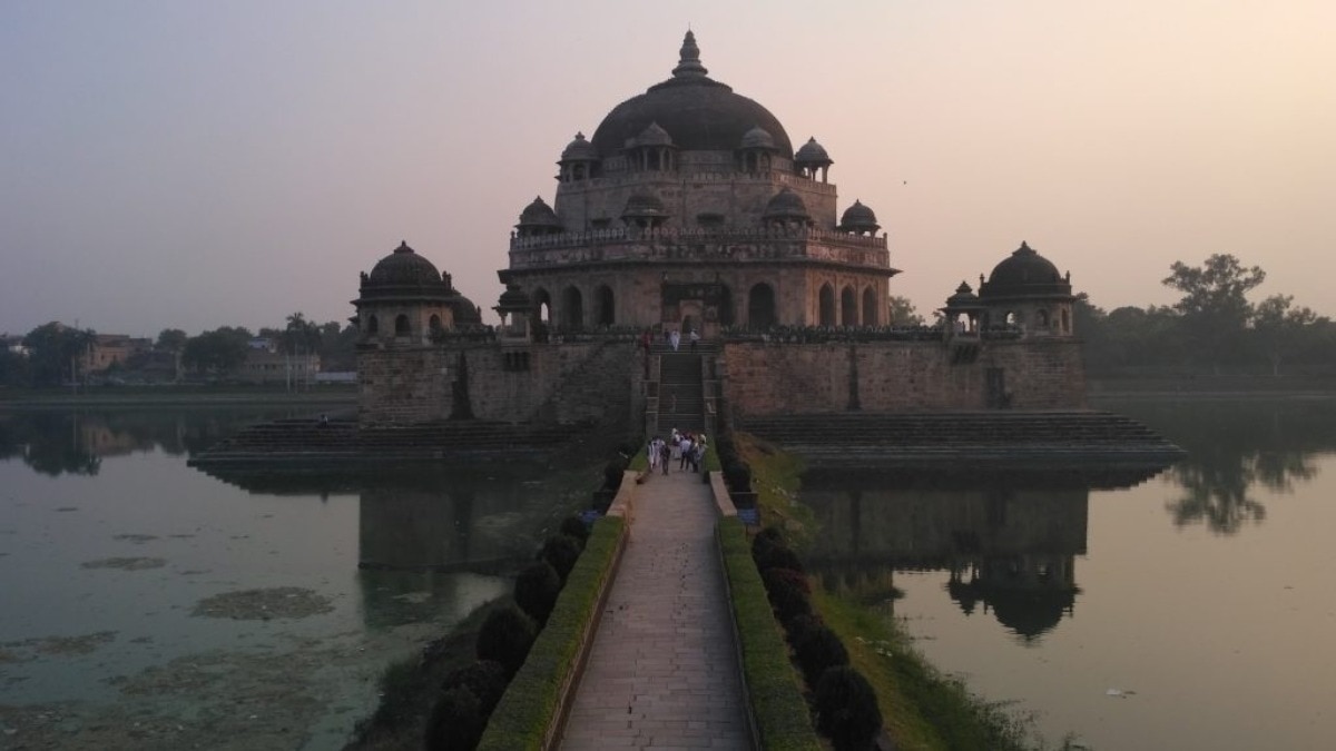 Falling stones, polluted waters: RTI flags risks at Sher Shah Suri's tomb in Bihar