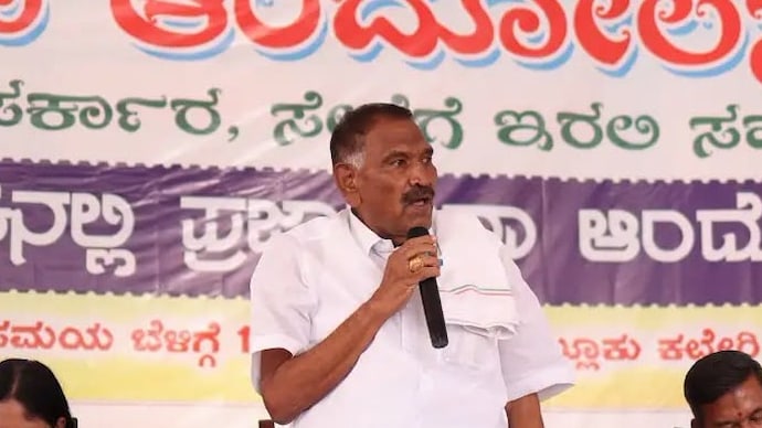 Shivalinge Gowda was addressing public grievances in Hassan when he made the controversial remarks. (Photo: Facebook/kmshigowdru1958) Shivalinge Gowda was addressing public grievances in Hassan when he made the controversial remarks. (Photo: Facebook/kmshigowdru1958)
