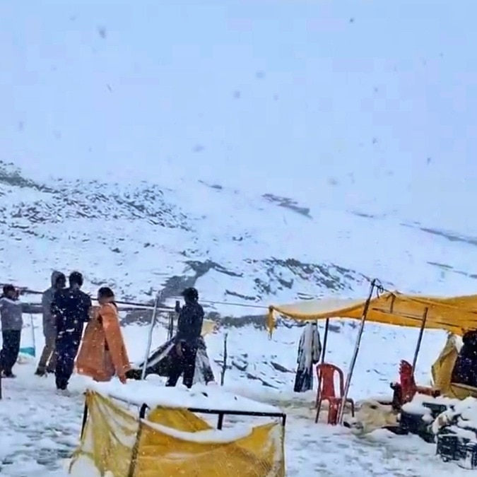 Unseasonal snowfall hits Kashmir, Himachal as monsoon preps to leave India