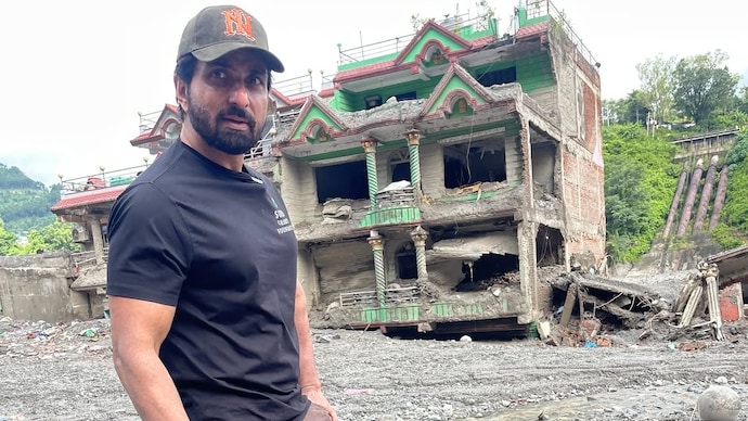 Sonu Sood hits back at journalist over Nepal relief work criticism (Photo: Instagram/Sonu Sood) Sonu Sood hits back at journalist over Nepal relief work criticism