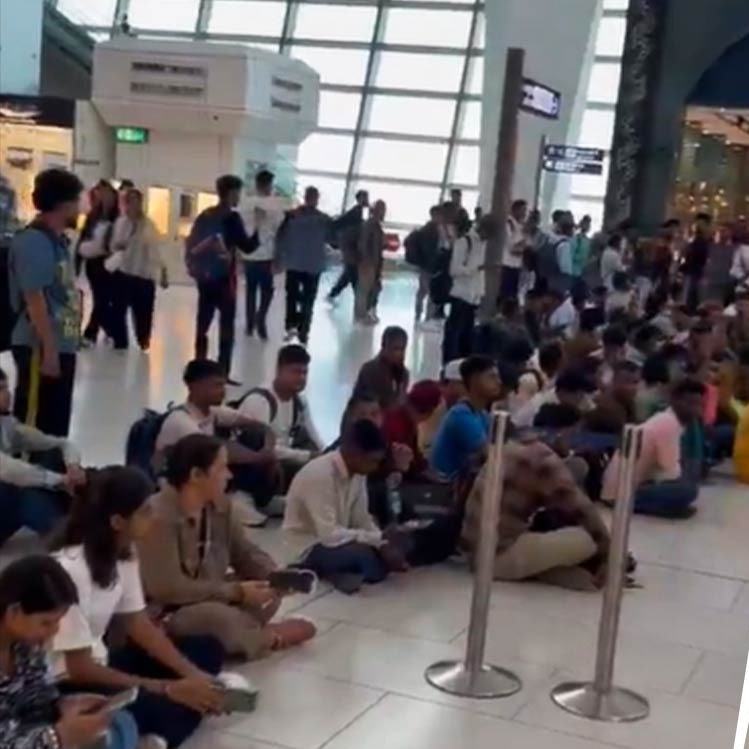SpiceJet chor hai: Passengers protest after 2 Dubai flights delayed by 24 hours