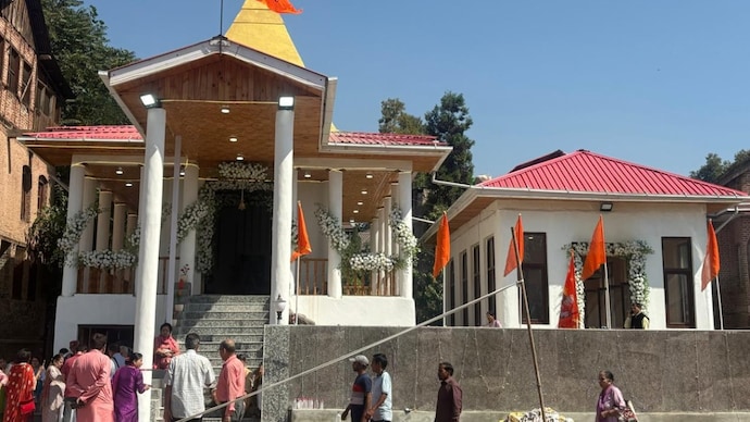 Srinagar’s Sheetalnath Temple reopens after 36 years, echoes with Vedic chants and prayers (Photo: ITG)