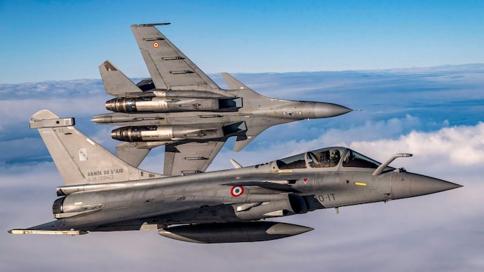 Sukhoi Su-30 MKI and Rafale aircraft during a military drill Sukhoi Su-30 MKI and Rafale aircraft during a military drill