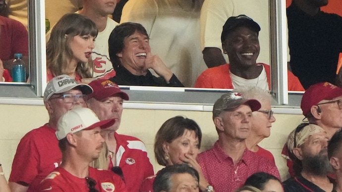 Taylor Swift and Tom Cruise at NFL game (Photo: AFP) Taylor Swift and Tom Cruise