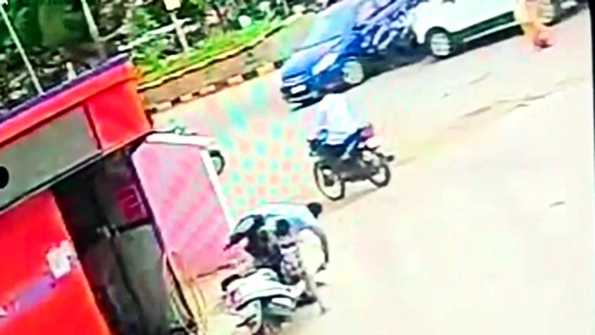 तेज रफ्तार कार की टक्कर से भीषण हादसा: स्कूटर सवार किशोर की दर्दनाक मौत