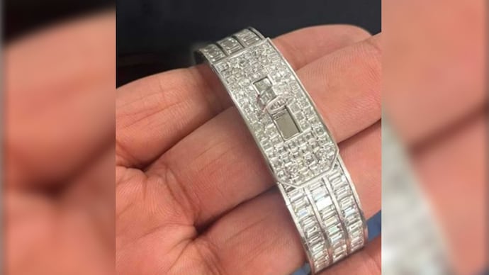 The bracelet was made of 750-purity gold, weighed 87.5 grams and contained around 10 grams of diamonds. (Photo: ANI) The bracelet was made of 750-purity gold, weighed 87.5 grams and contained around 10 grams of diamonds. (Photo: ANI)