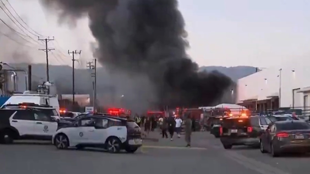 Video shows final moments of news helicopter before fatal LA crash