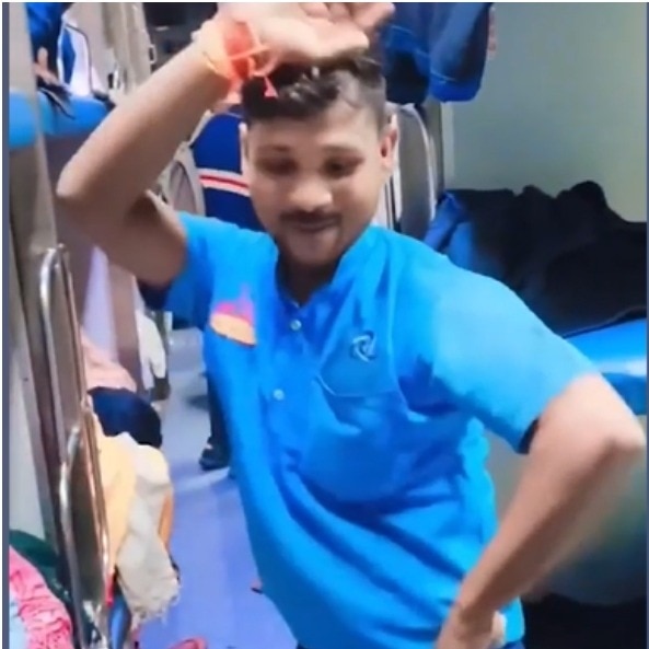 Tea vendor spots exhausted mother, dances to comfort her crying child on train
