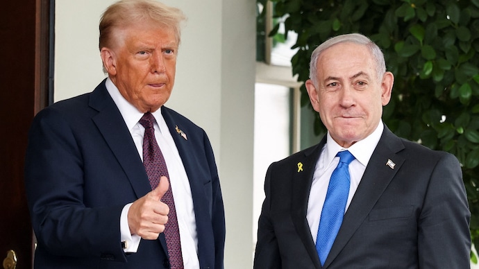 US President Donald Trump and Israeli Prime Minister Benjamin Netanyahu . (Photo: Reuters) US President Donald Trump gives a thumbs up as he welcomes Israeli Prime Minister Benjamin Netanyahu at the White House in Washington, DC. (Photo: Reuters)