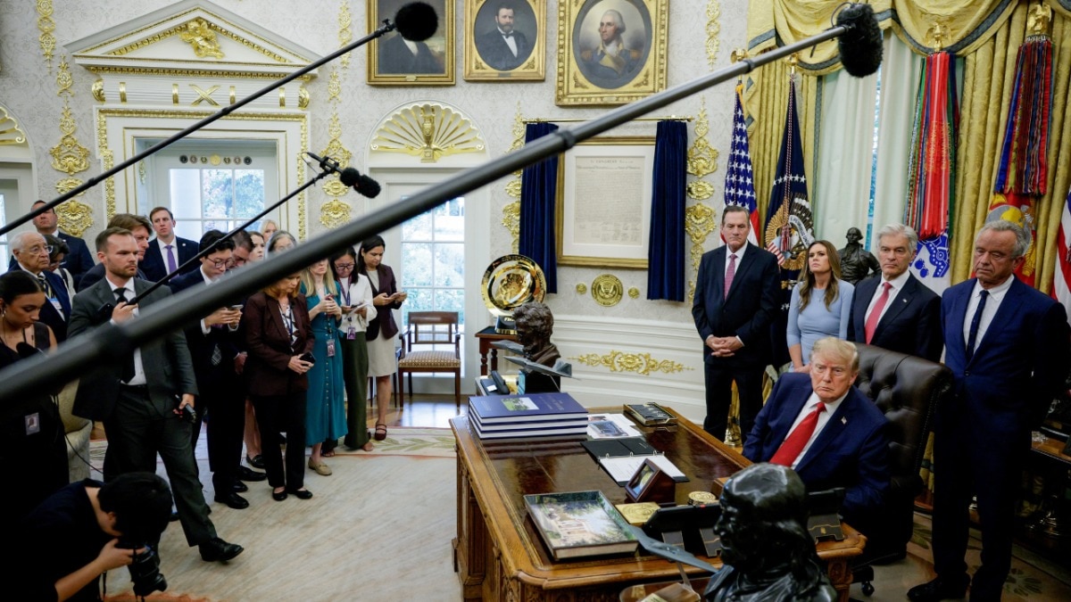 US television networks reportedly suspend Trump coverage after media ban