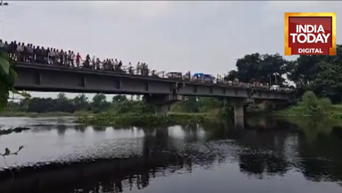 Two teen sisters drown in Saryu river while feeding fish near temple in Gonda