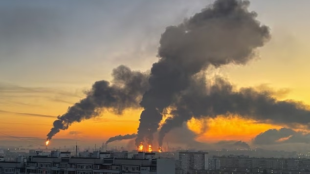 2 killed as Ukraine launches biggest drone attack on Moscow, hits oil refinery