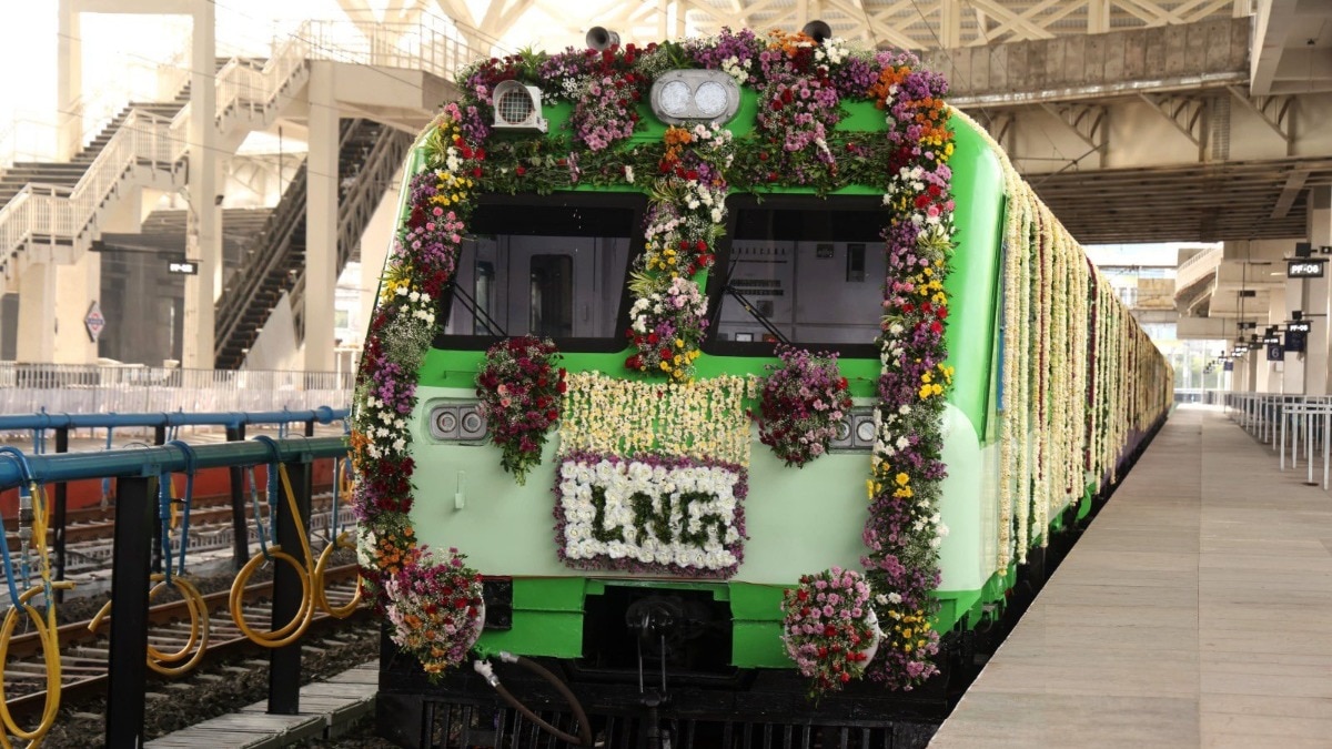 India's first LNG train from Sabarmati station in Ahmedabad. (Source: X/RailMinIndia)
