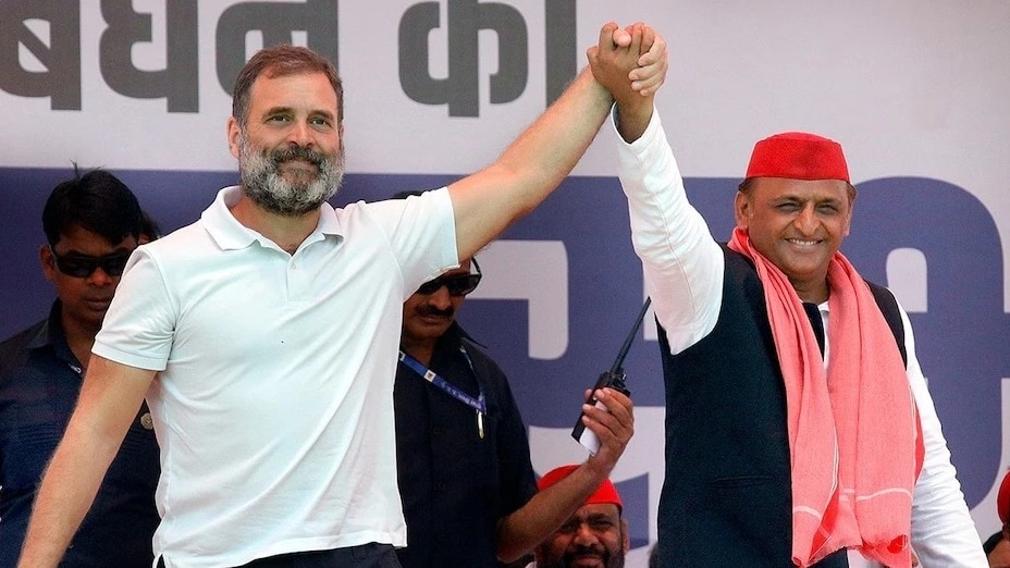Congress MP Rahul Gandhi and Samajwadi Party chief and MP Akhilesh Yadav. (File photo: ANI)