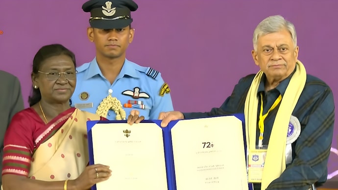 Anant Nag was conferred with Dadasaheb Phalke Award by the Government of India for contribution to Indian cinema. Veteran actor Anant Nag receives Dadasaheb Phalke Award to standing ovation