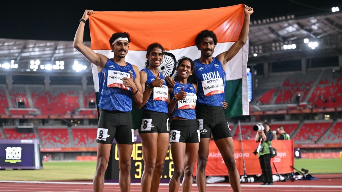 India bag silver in mixed 4x400m relay after Vithya's stunning finish
