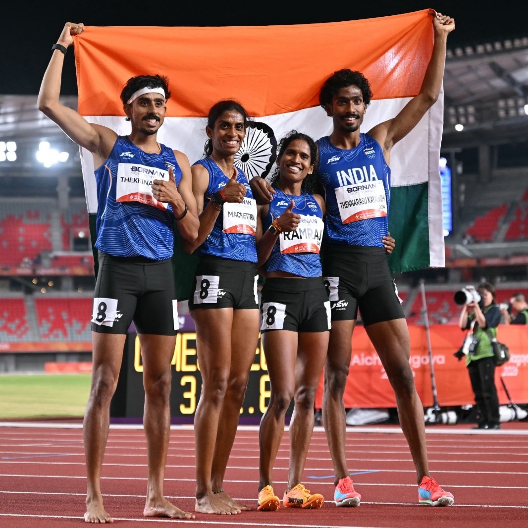 India bag silver in mixed 4x400m relay after Vithya's stunning finish
