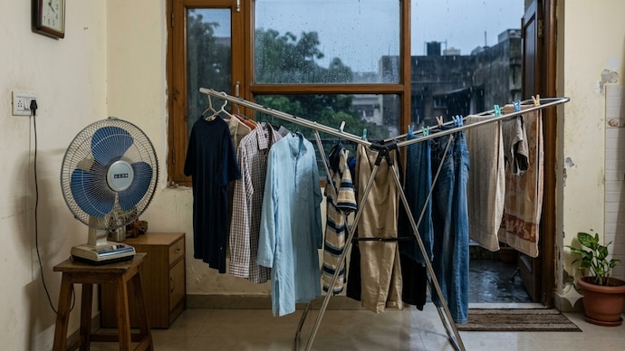 Monsoon humidity can leave washed clothes smelling damp and musty. (AI-generated image)