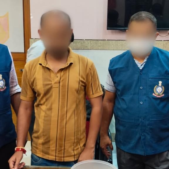 West Bengal Anti-Corruption Branch catches revenue inspector taking Rs 25,000 bribe