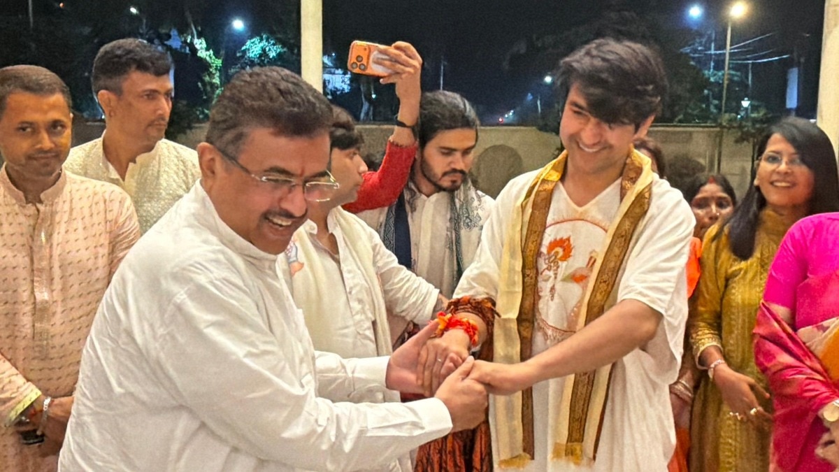 No non-veg near Durga Puja: Dhirendra Shastri's sermon raises Bengali Hindu storm