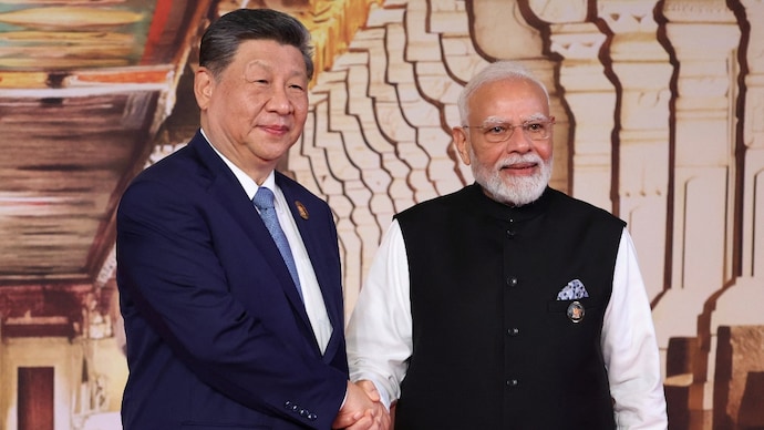Prime Minister Narendra Modi welcomes Chinese President Xi Jinping at the BRICS summit in Delhi. (Photo: Reuters)
