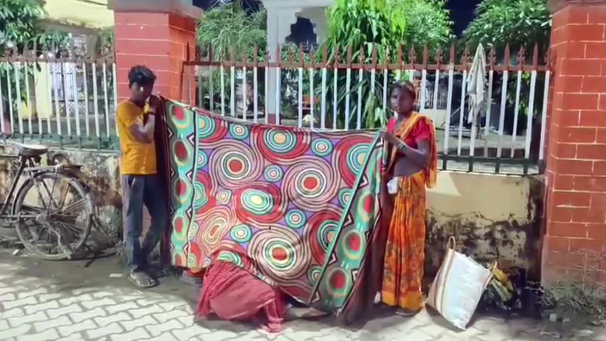 Tribal woman gives birth on road after UP hospital denies admission; doctor fired